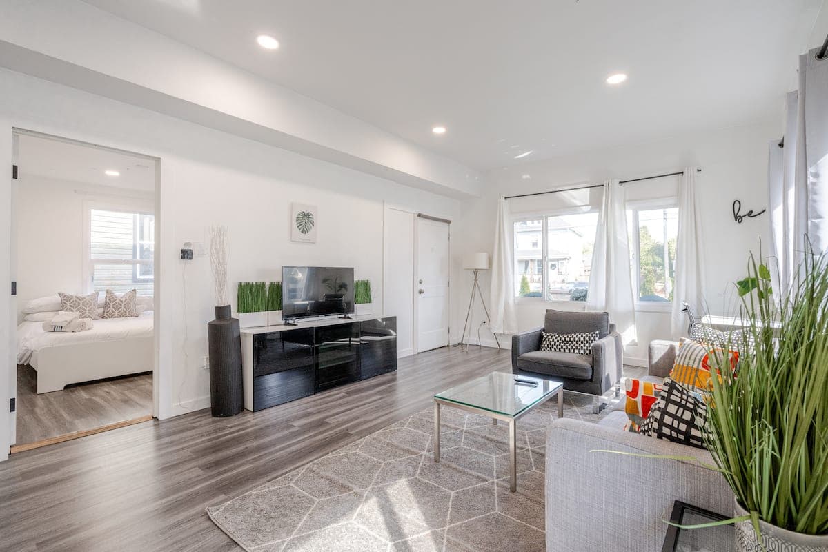Modern Minimalistic• Natural Light • 1b1b • Tacoma