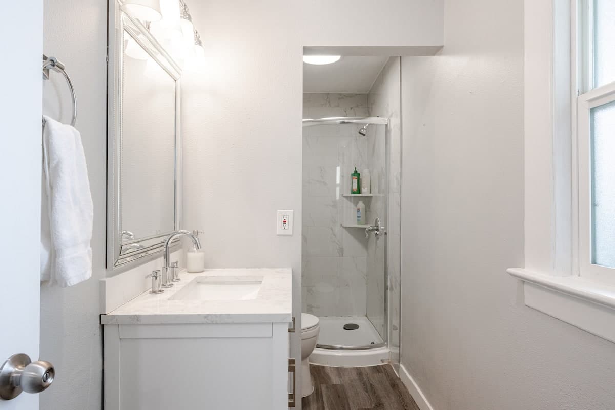 Modern Minimalistic• Natural Light • 1b1b • Tacoma